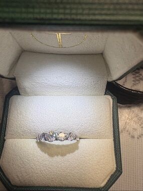 BAr set moissanite ring in silver